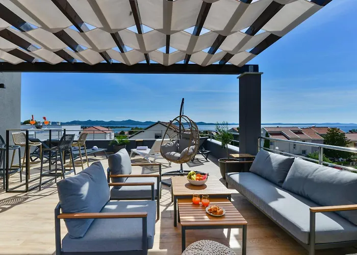 Crowonder Villa Adriana - Villa With Heated Swimming Pool, Jacuzzi And Sauna