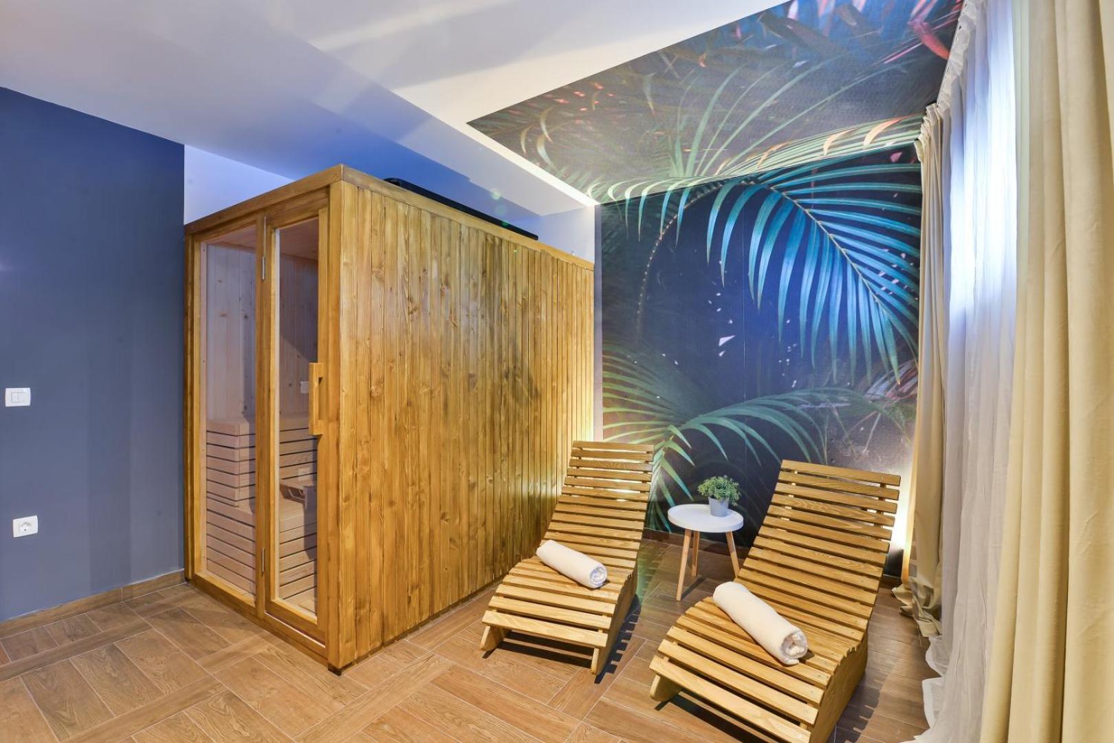 Villa Crowonder Adriana - With Heated Swimming Pool, Jacuzzi And Sauna *