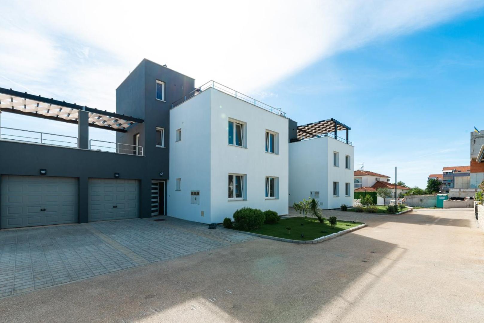 Crowonder Adriana - With Heated Swimming Pool, Jacuzzi And Sauna Zadar