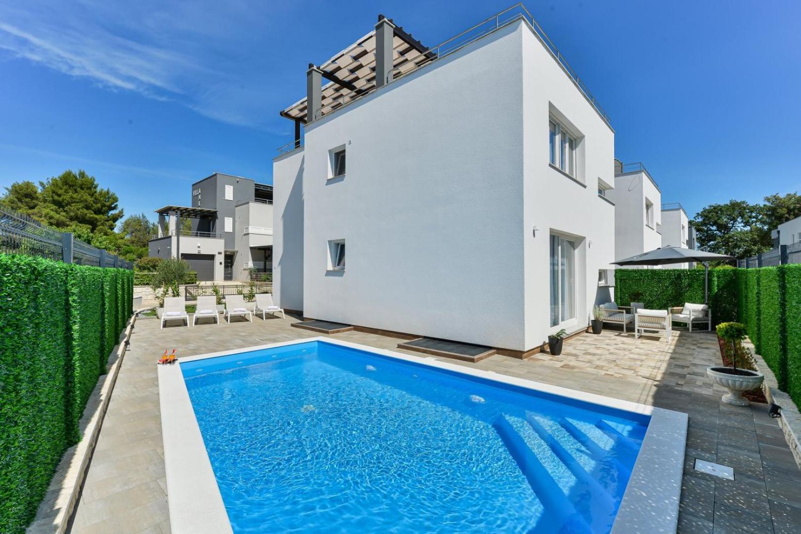 Villa Crowonder Adriana - With Heated Swimming Pool, Jacuzzi And Sauna *