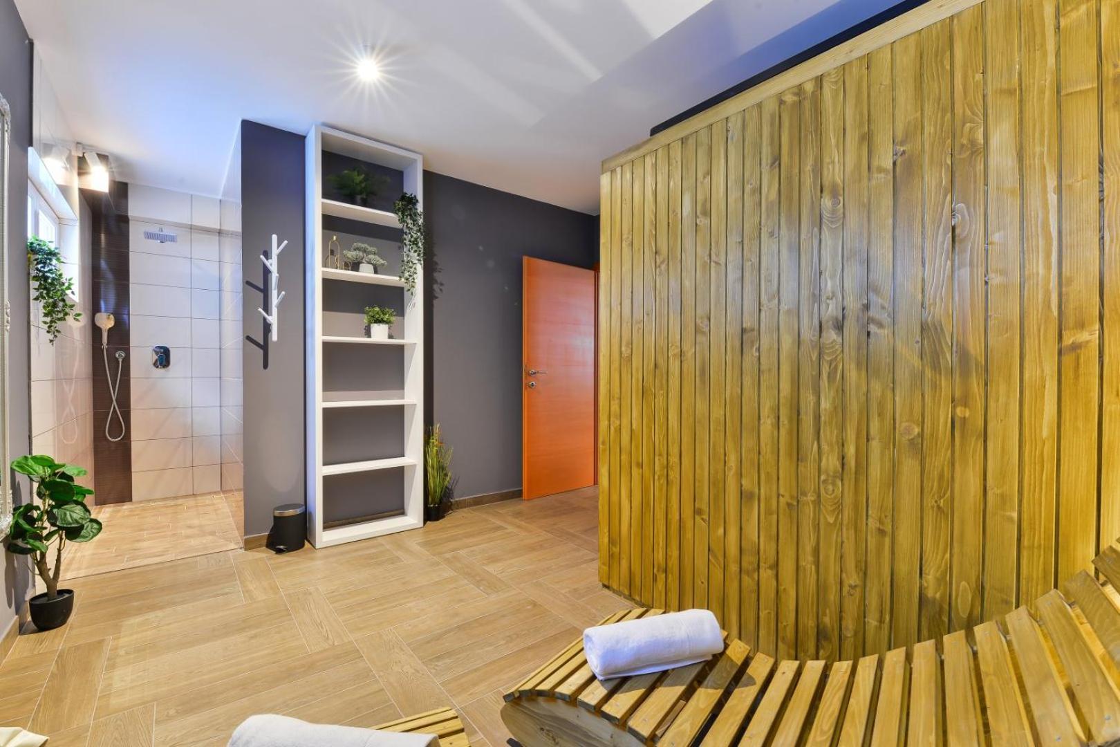 Crowonder Adriana - With Heated Swimming Pool, Jacuzzi And Sauna Villa Zadar