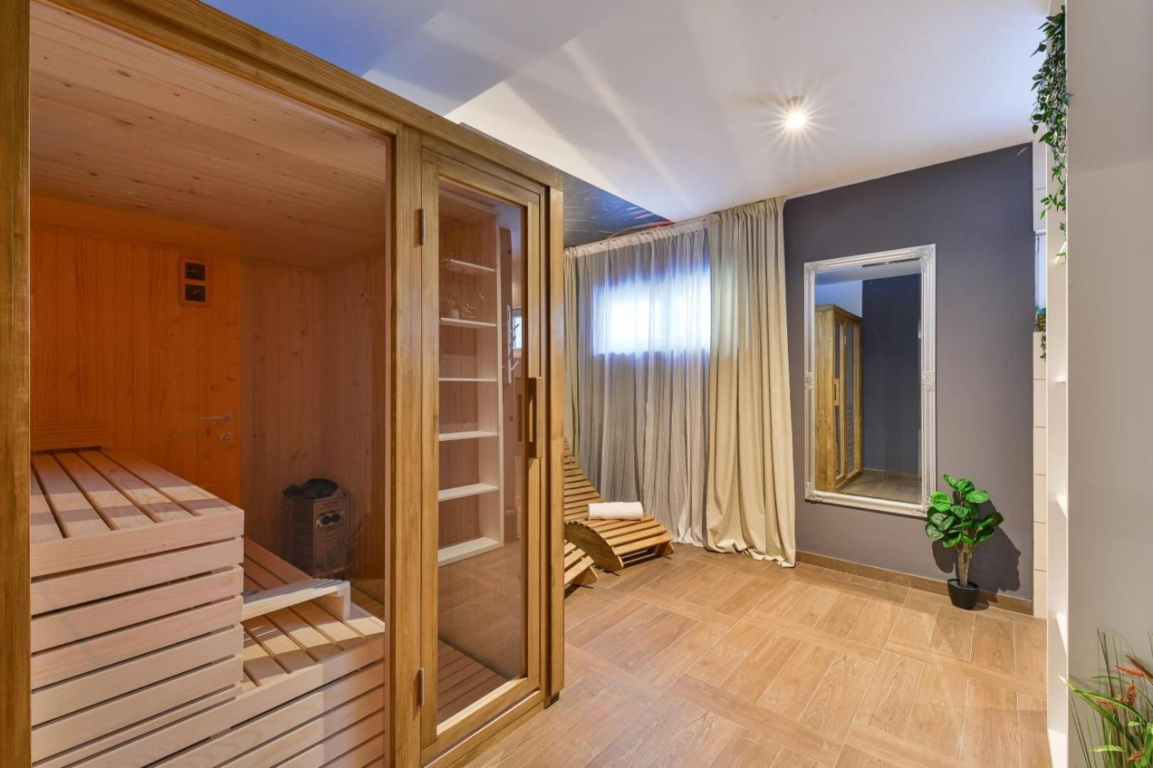 Crowonder Adriana - With Heated Swimming Pool, Jacuzzi And Sauna * Zadar