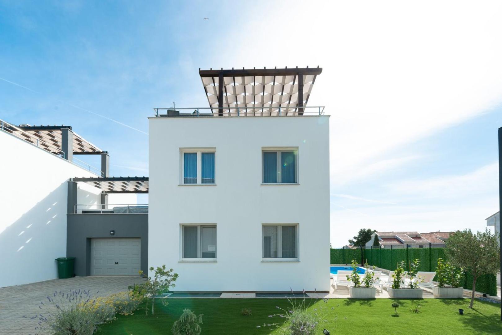 Crowonder Adriana - With Heated Swimming Pool, Jacuzzi And Sauna Villa *