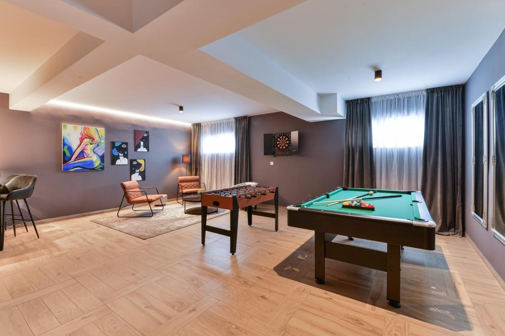 Crowonder Adriana - With Heated Swimming Pool, Jacuzzi And Sauna Villa