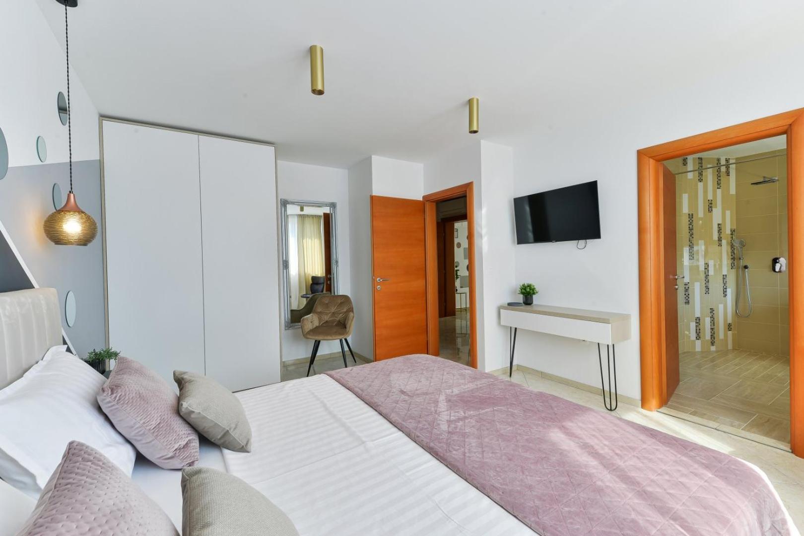 Villa Crowonder Adriana - With Heated Swimming Pool, Jacuzzi And Sauna *